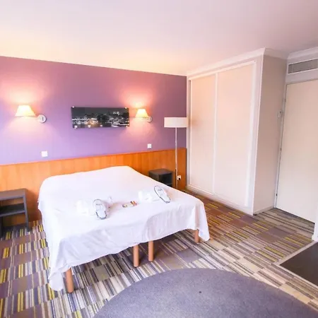 Studio With Balcony In Les Moulineaux Issy-les-Moulineaux